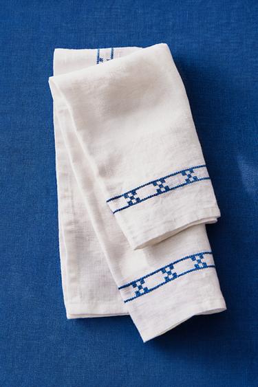 PACK OF GEOMETRIC EMBROIDERY NAPKINS (PACK OF 2) - White by Zara