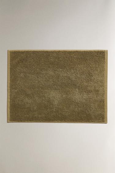 TAPIS DE BAIN UNI BASE ANTIDÉRAPANTE - Kaki clair de Zara