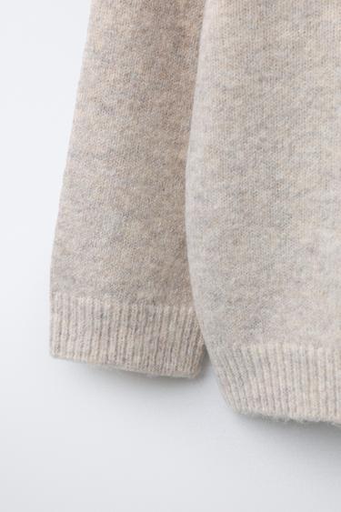 PULL EN MAILLE SOFT AVEC CHIEN BRODÉ - Gris / Naturel de Zara - Image 3