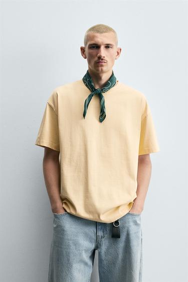 CAMISETA HEAVYWEIGHT REGULAR FIT - Amarillo claro de Zara