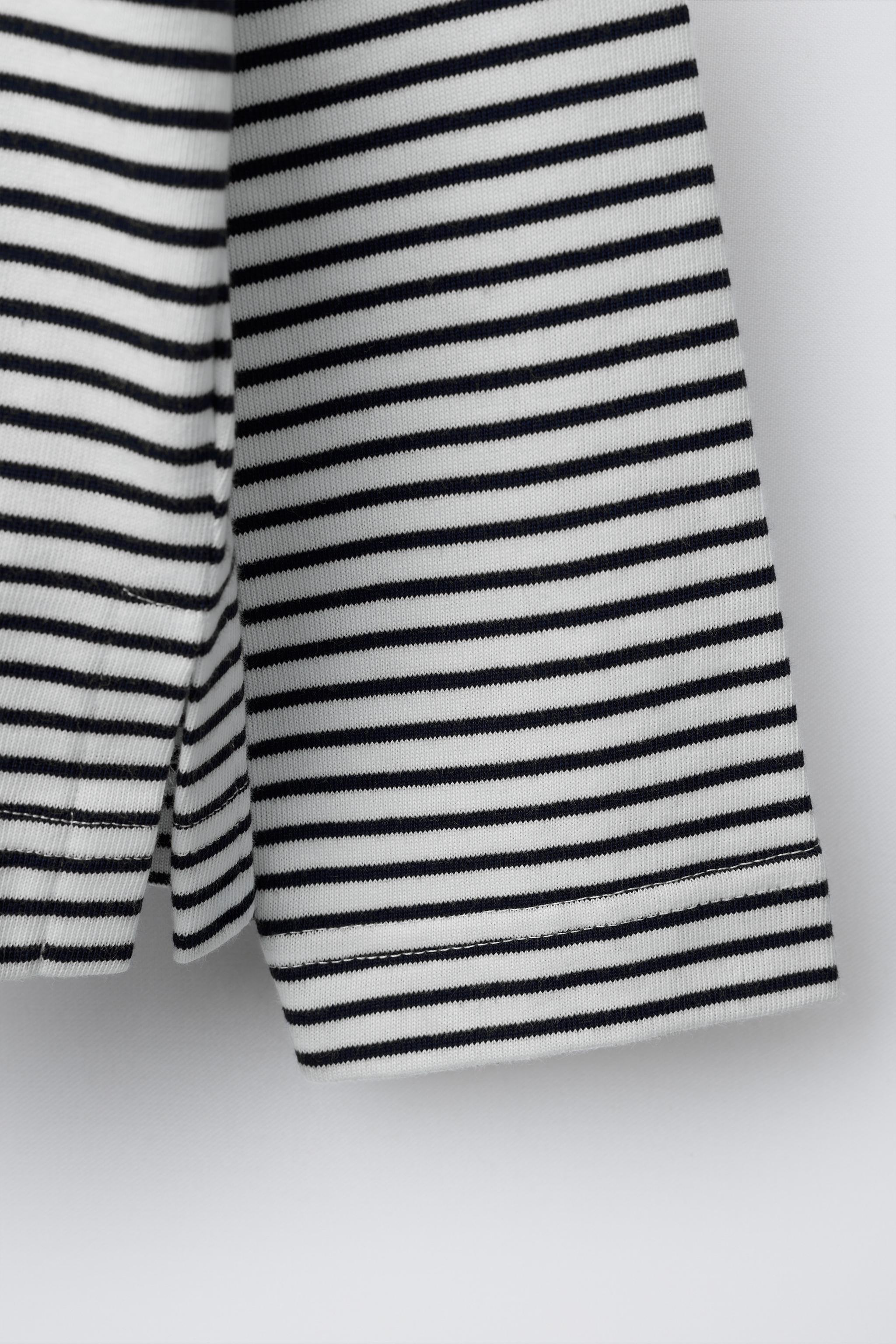 T-SHIRT À RAYURES AVEC CŒUR BRODÉ