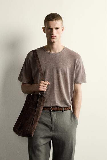 تيشرت محاك relaxed fit من الكتان الطبيعي 100% - بني/ توبو الخاص بـ Zara