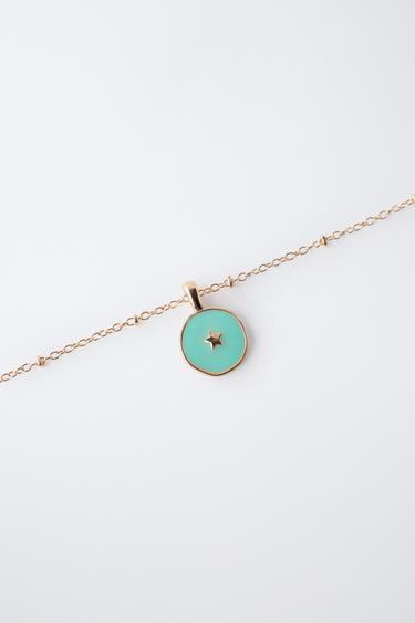 LOT DE DEUX COLLIERS À PLAQUES - Doré de Zara