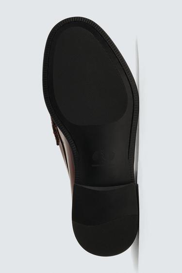 MOCASSINS EN CUIR AVEC MASQUE - Bordeaux de Zara - Image 3