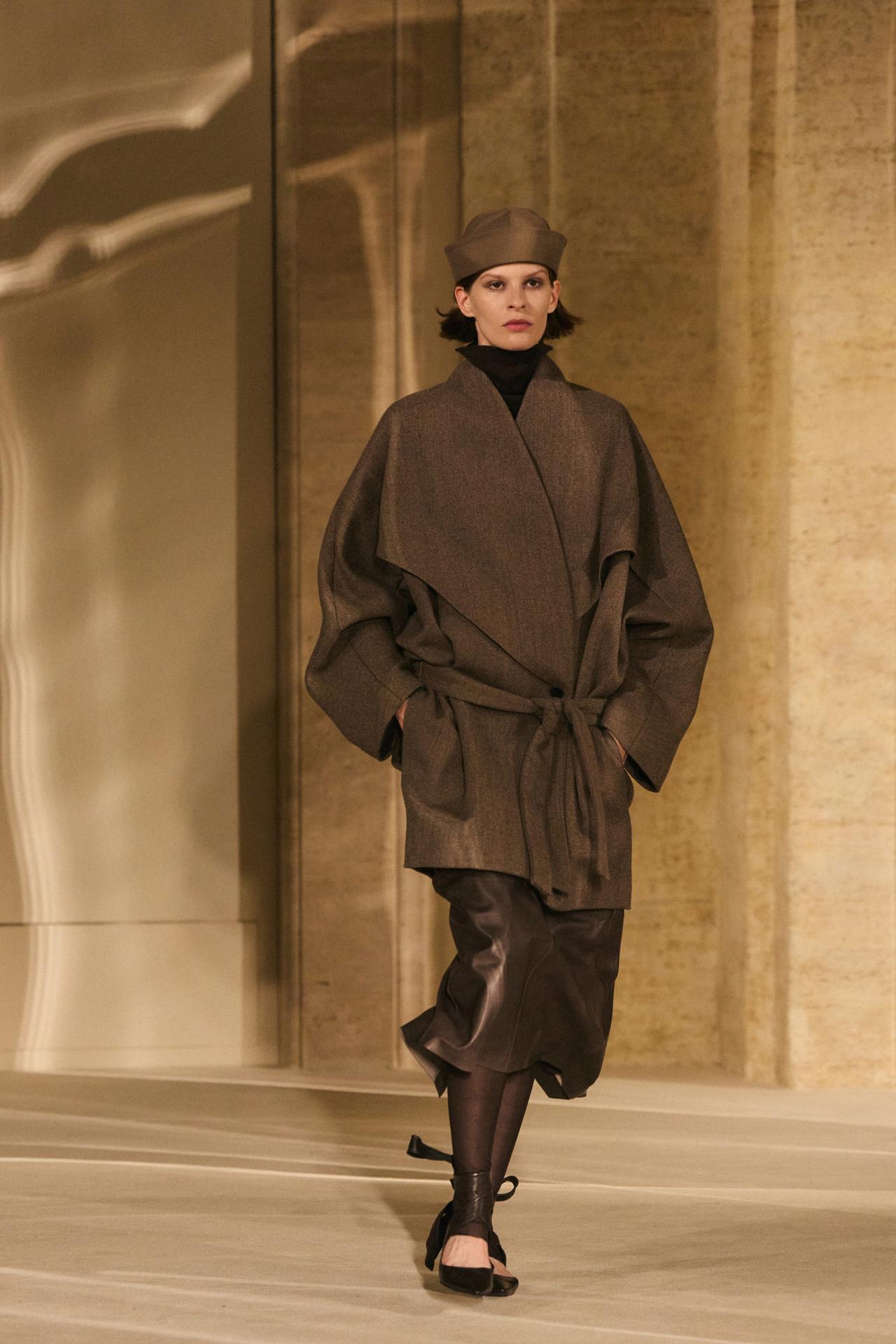 Wool blend belt detail coat - LIMITED EDITION — Black gold
