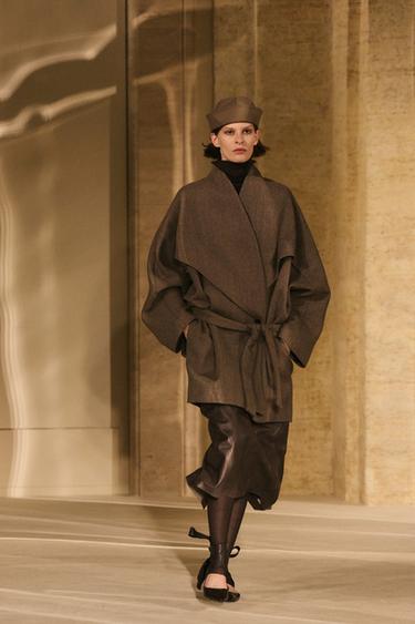 Wool blend belt detail coat - LIMITED EDITION — Black gold 1