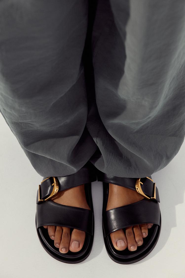 BUCKLE FLAT SANDALS