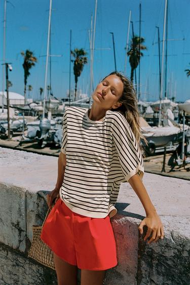 توب بغرزة وأكمام واسعة - خطوط by Zara