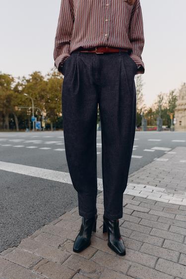 PANTALONS AMB PINCES I DETALL AL BAIXOS - Indi de Zara