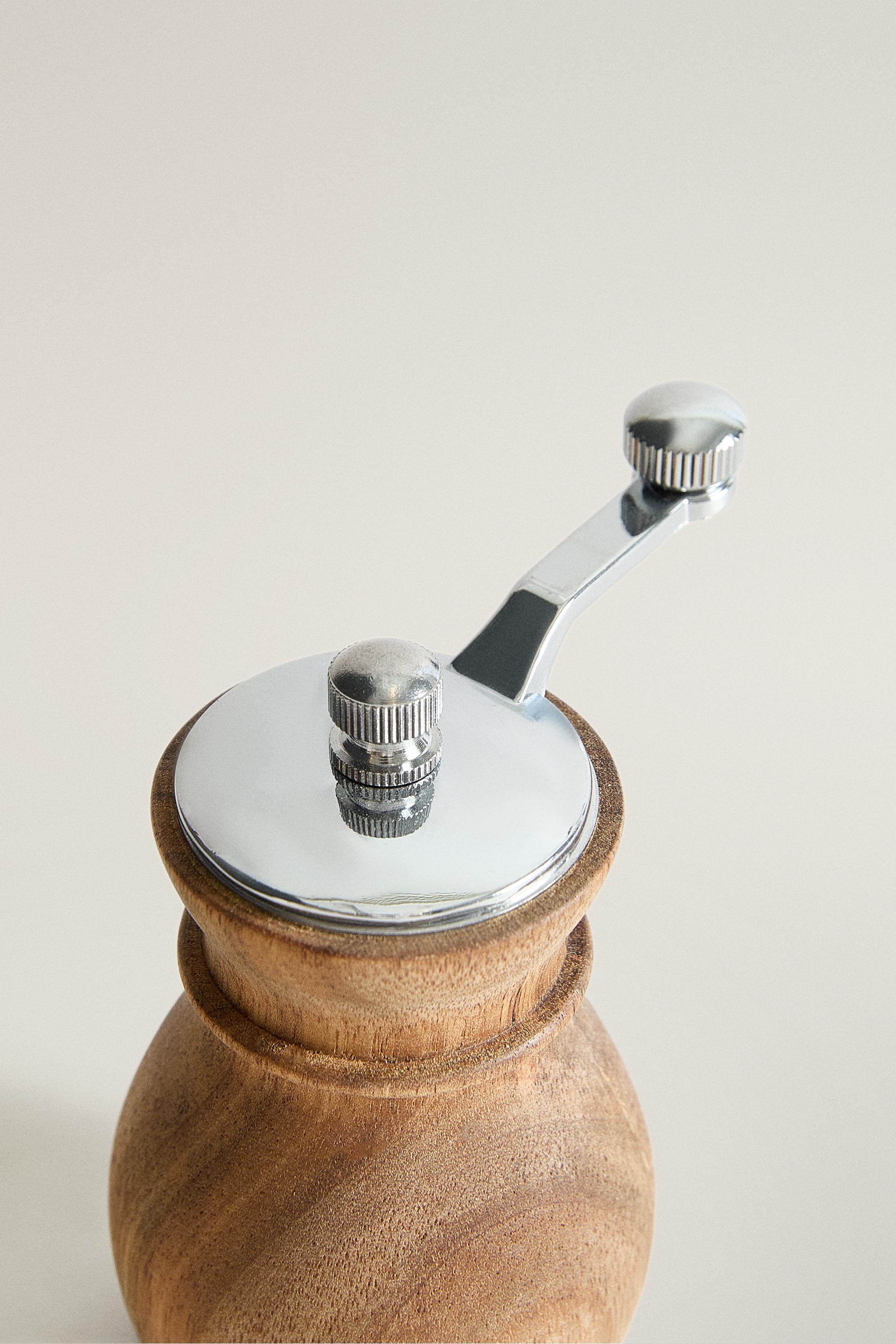 WOOD AND STEEL PEPPER MILL