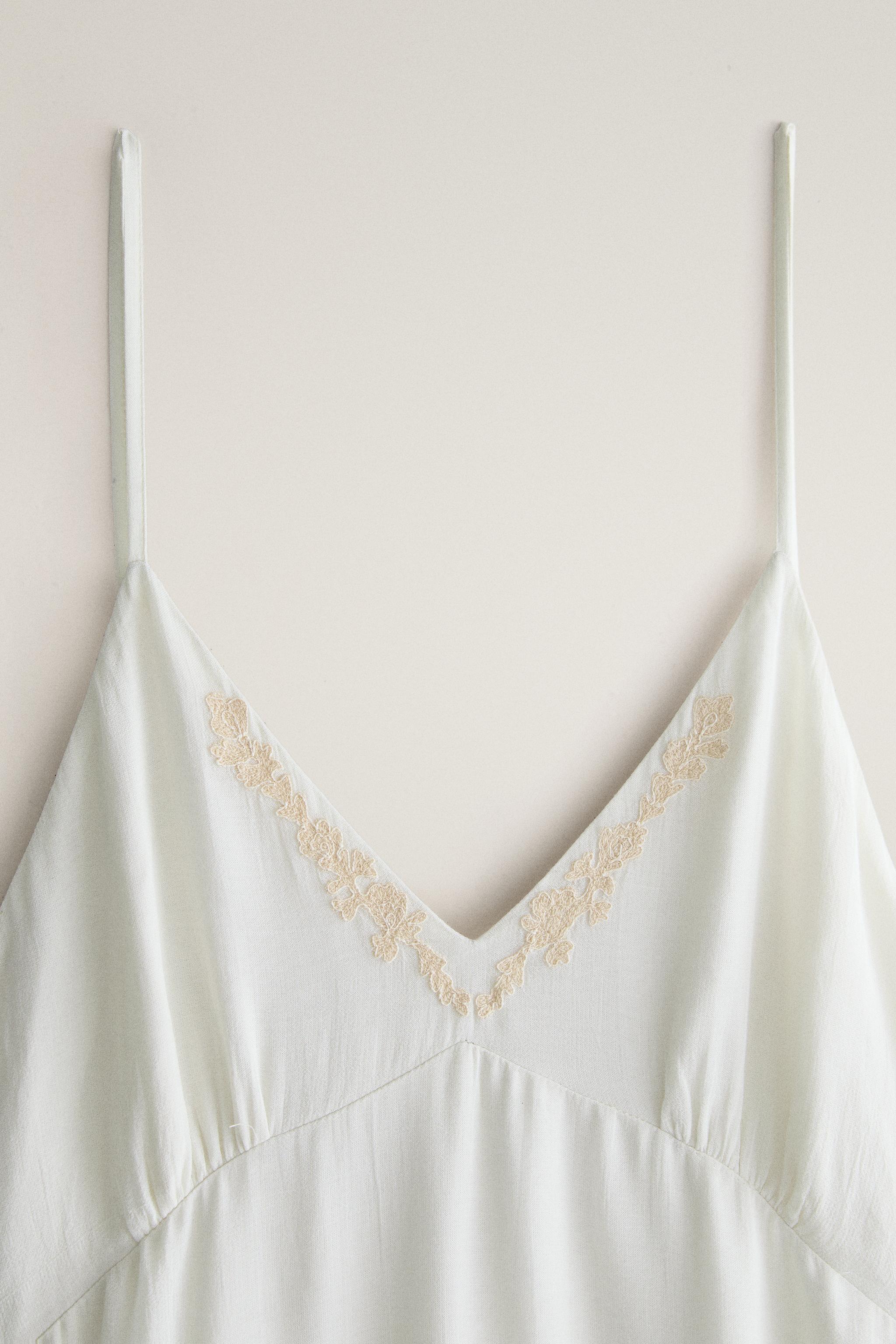 EMBROIDERED NIGHTGOWN