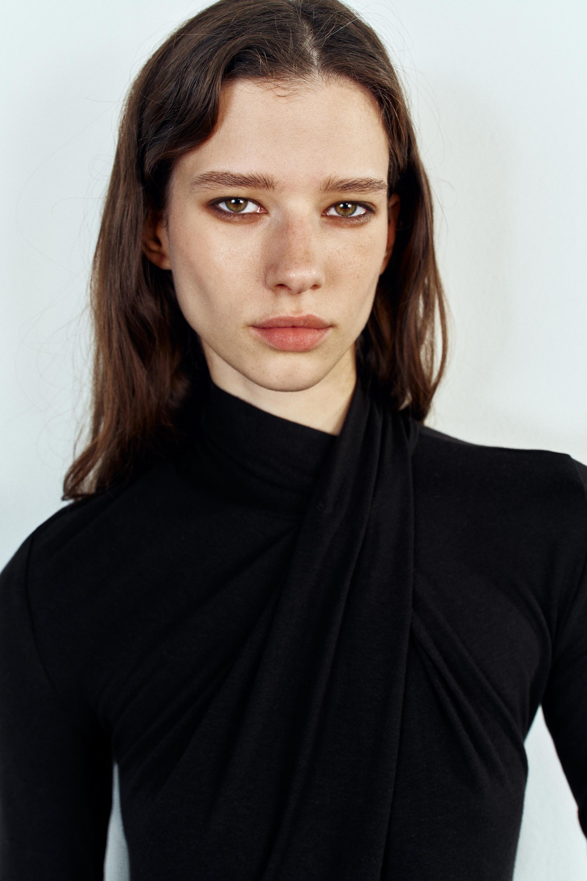 DRAPED HIGH NECK T-SHIRT thumbnail 4