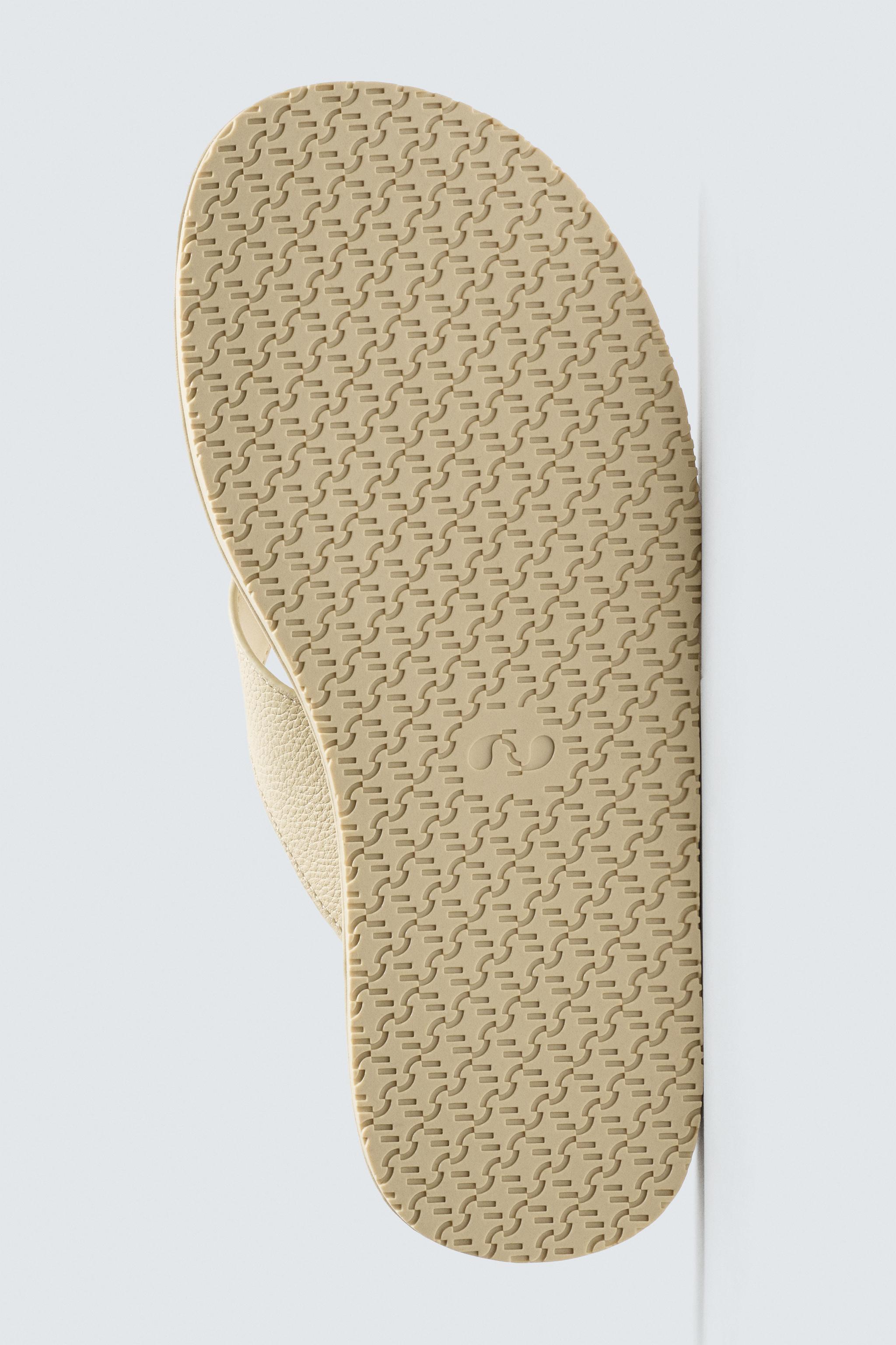 SANDALES À BRIDES EN CUIR