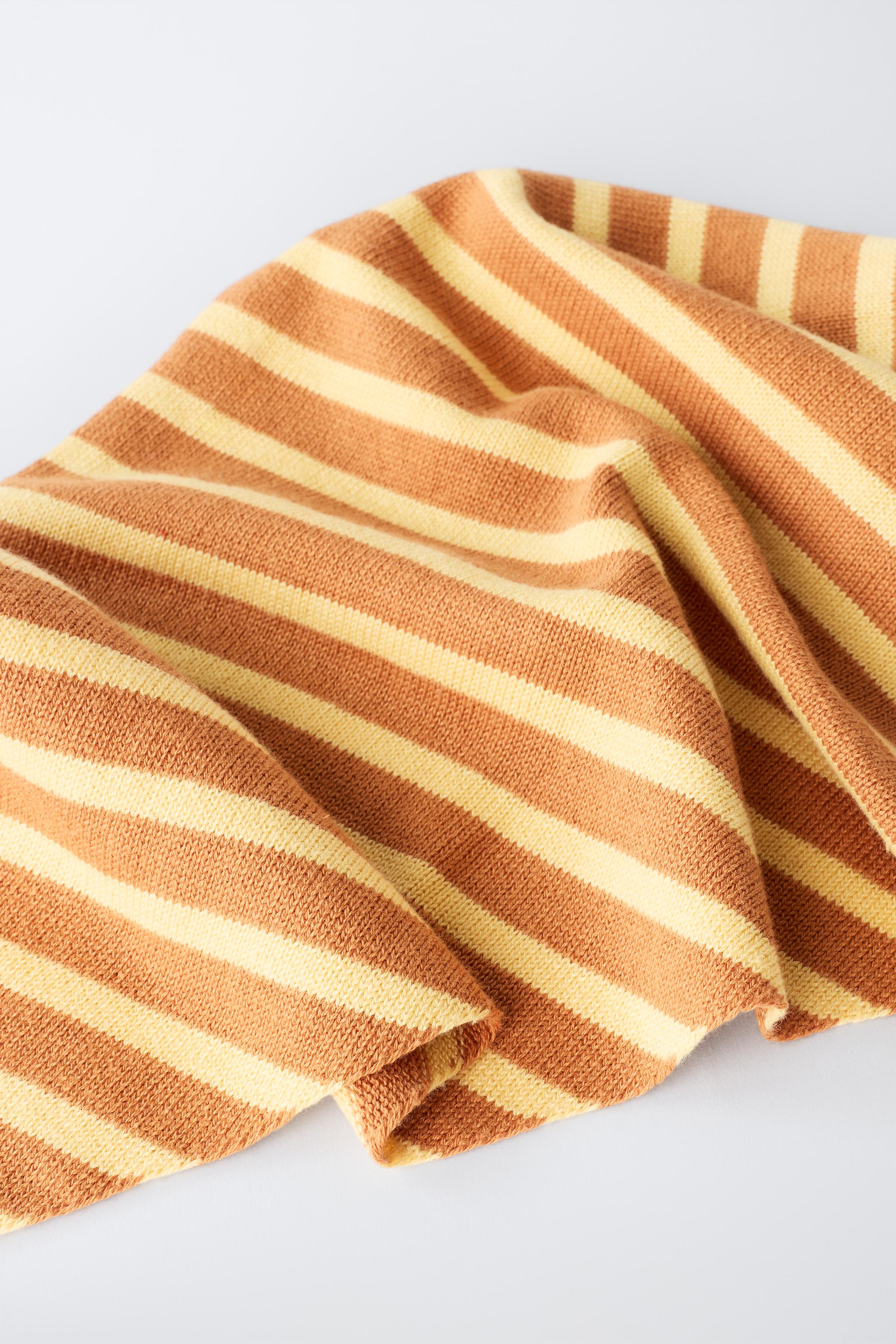TRIANGULAR KNIT BANDANA — Mustard