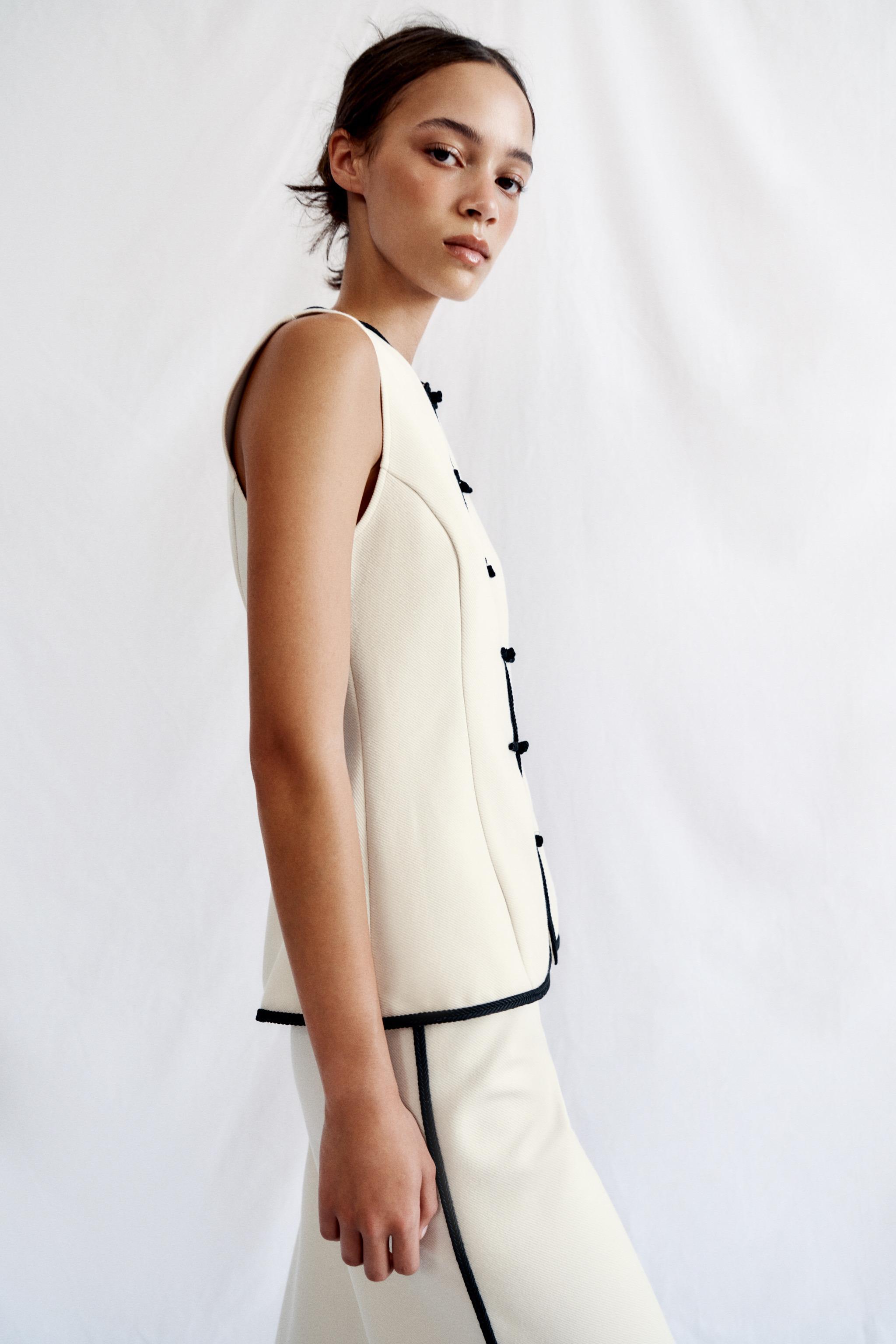 Женские топы Zara CONTRAST PIPING FROG FASTENING TOP — фото 4