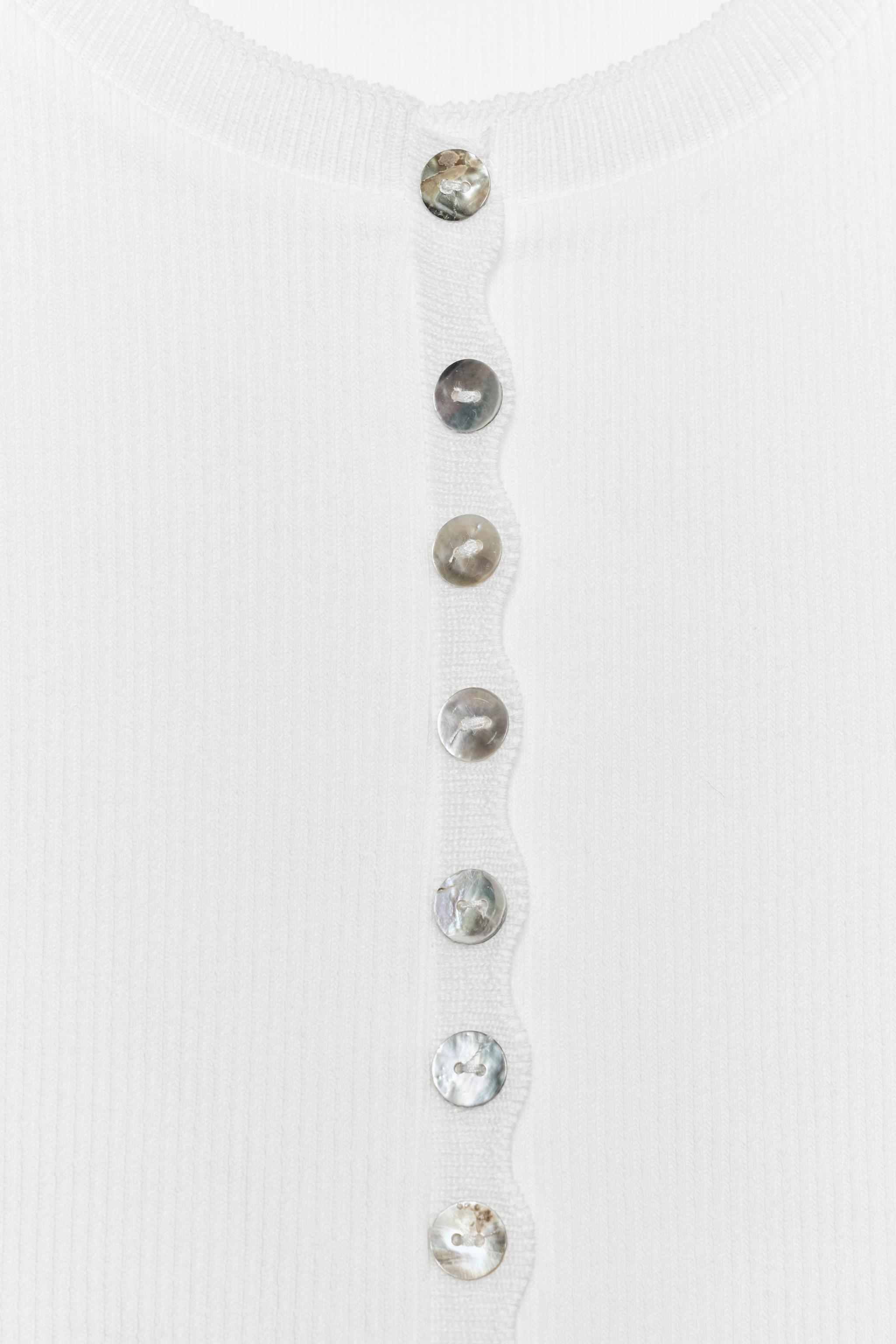 TOP À BOUTONS