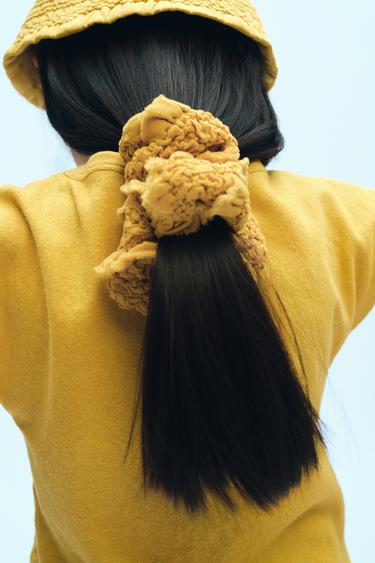 VOLUMINOUS TEXTURED SCRUNCHIE X FANGLU LIN - Mustard by Zara
