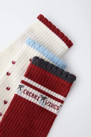 PACK TRES CALCETINES CEREZAS Y TEXTOS - Crudo de Zara