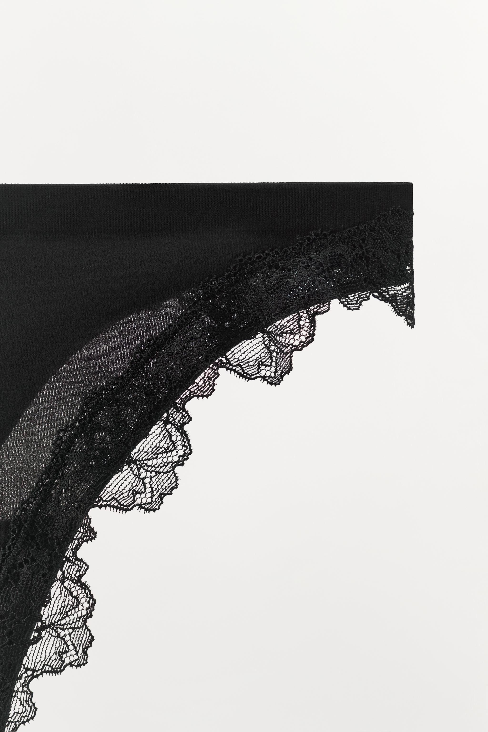 TANGA TAILLE NORMALE EN DENTELLE
