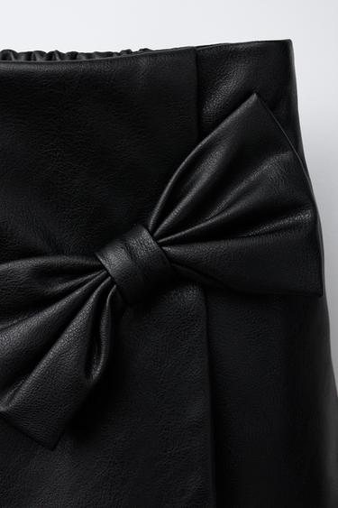 JUPE-SHORT AVEC NŒUD EN MATIÈRE SYNTHÉTIQUE - Noir de Zara - Image 2