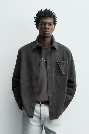 SOBRECAMISA REGULAR FIT PIEL ANTE - Gris azul de Zara