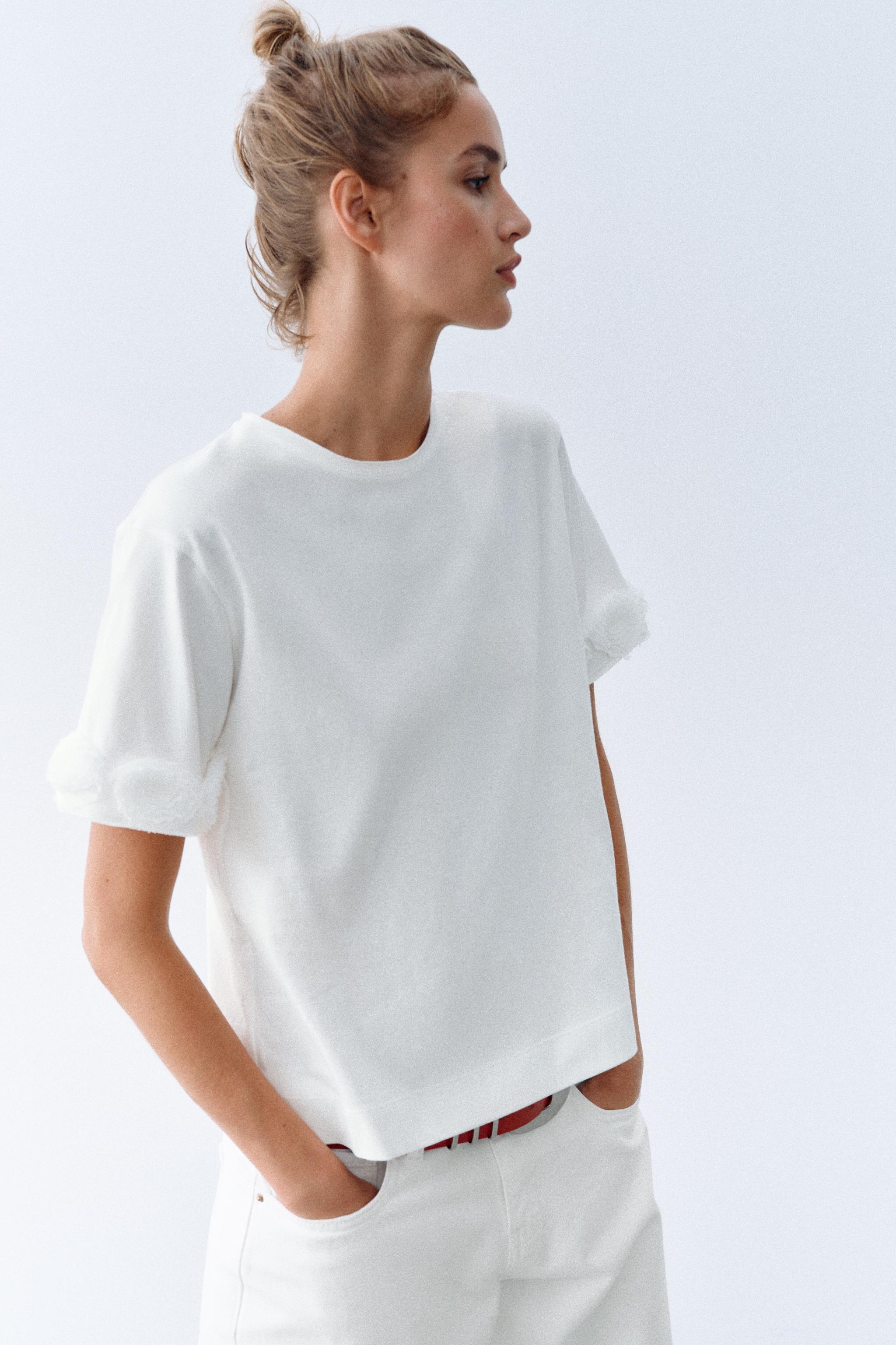 RAISED FLOWER T-SHIRT
