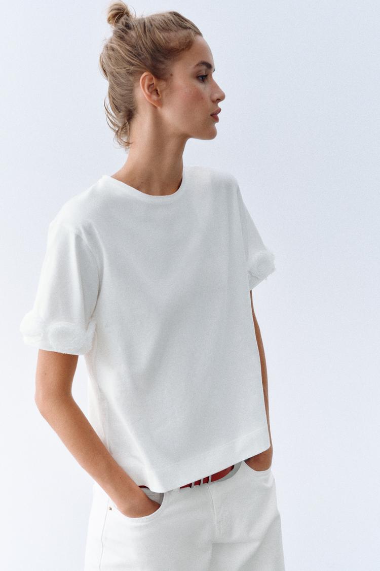CAMISETA FLORES RELIEVE