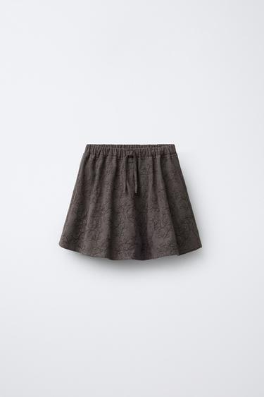 تنورة برمودا ناعمة مطرزة بالزهور - بني/ توبو الخاص بـ Zara - صورة 0