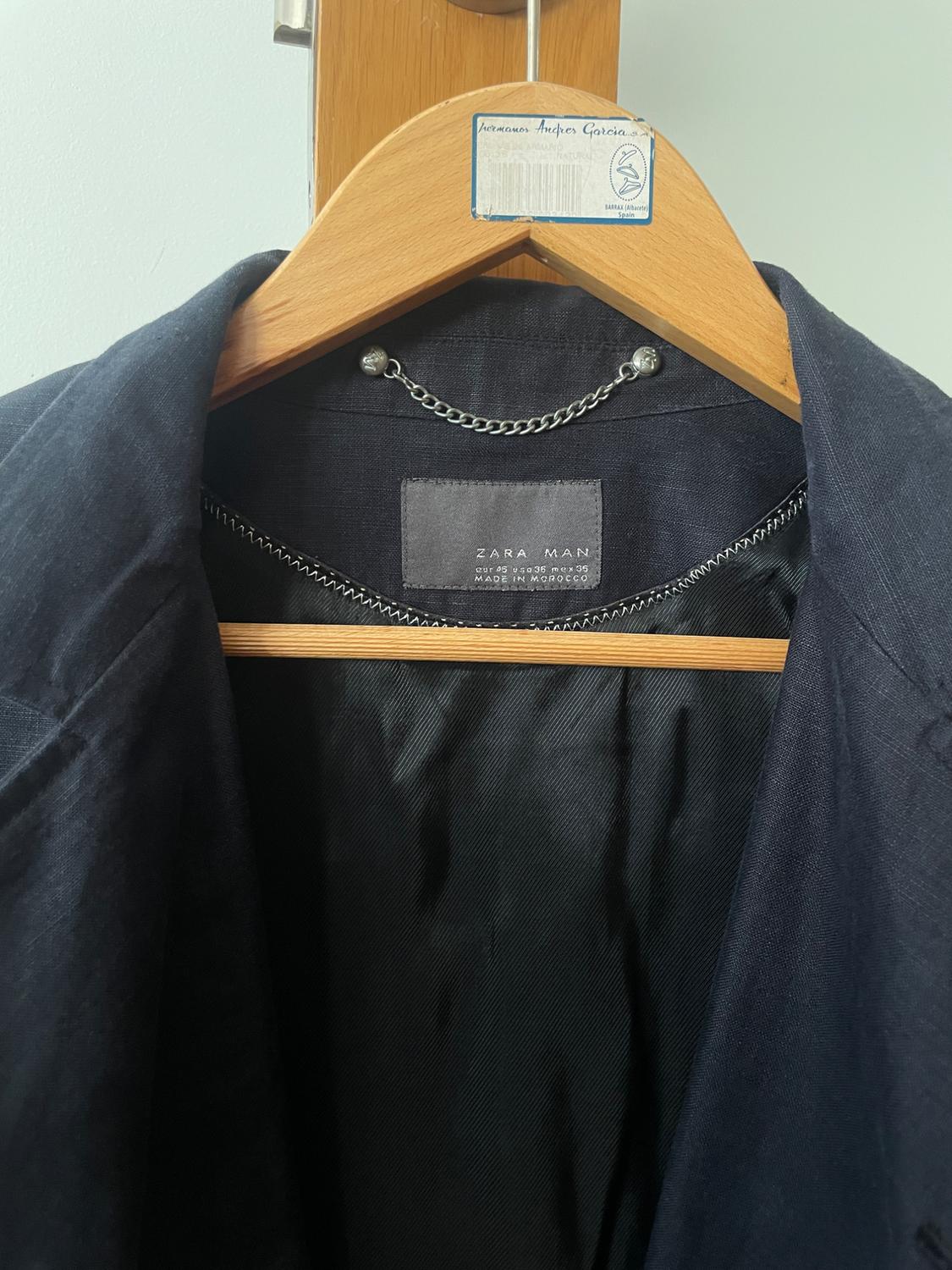 CHAQUETA GRIS OSCURA CASI NEGRO CON CIERRE A UN LADO - Image 4
