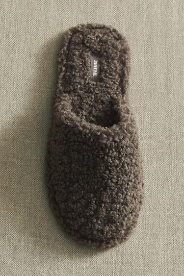 CHINELO TIPO MULES COM EFEITO DE PELO ENCARACOLADO - Cinza da Zara