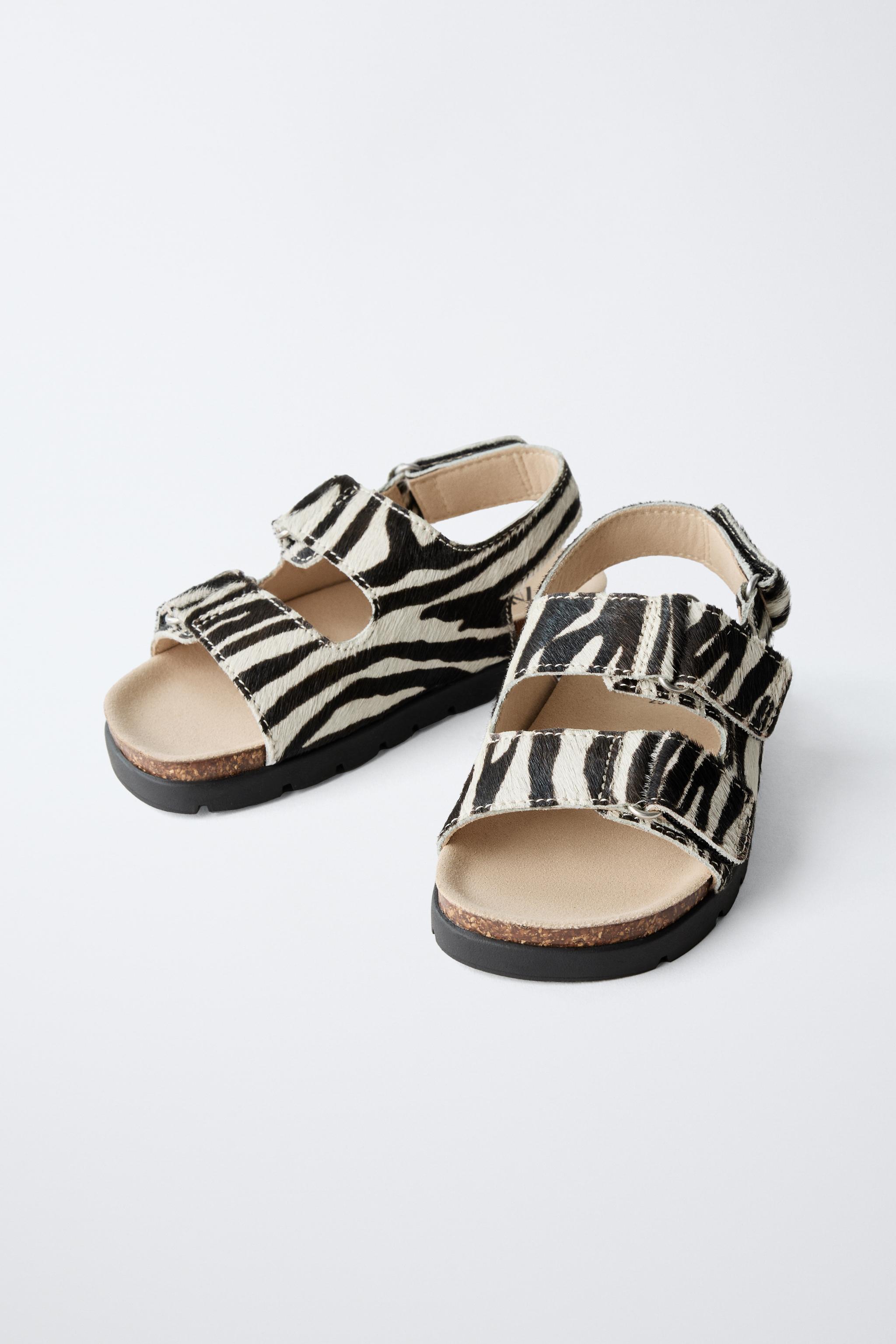 ZARA エナメルレザー風サンダル 2361/510 エナメルレザー風サンダル - ブラック | ZARA Japan / 日本