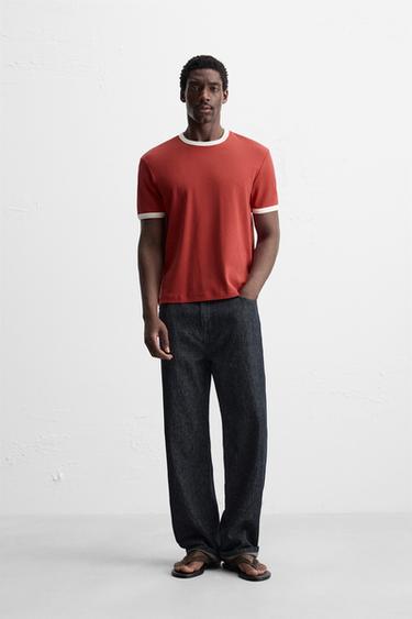 T-SHIRT CÔTELÉ CONTRASTE BASIQUE - Rouge de Zara