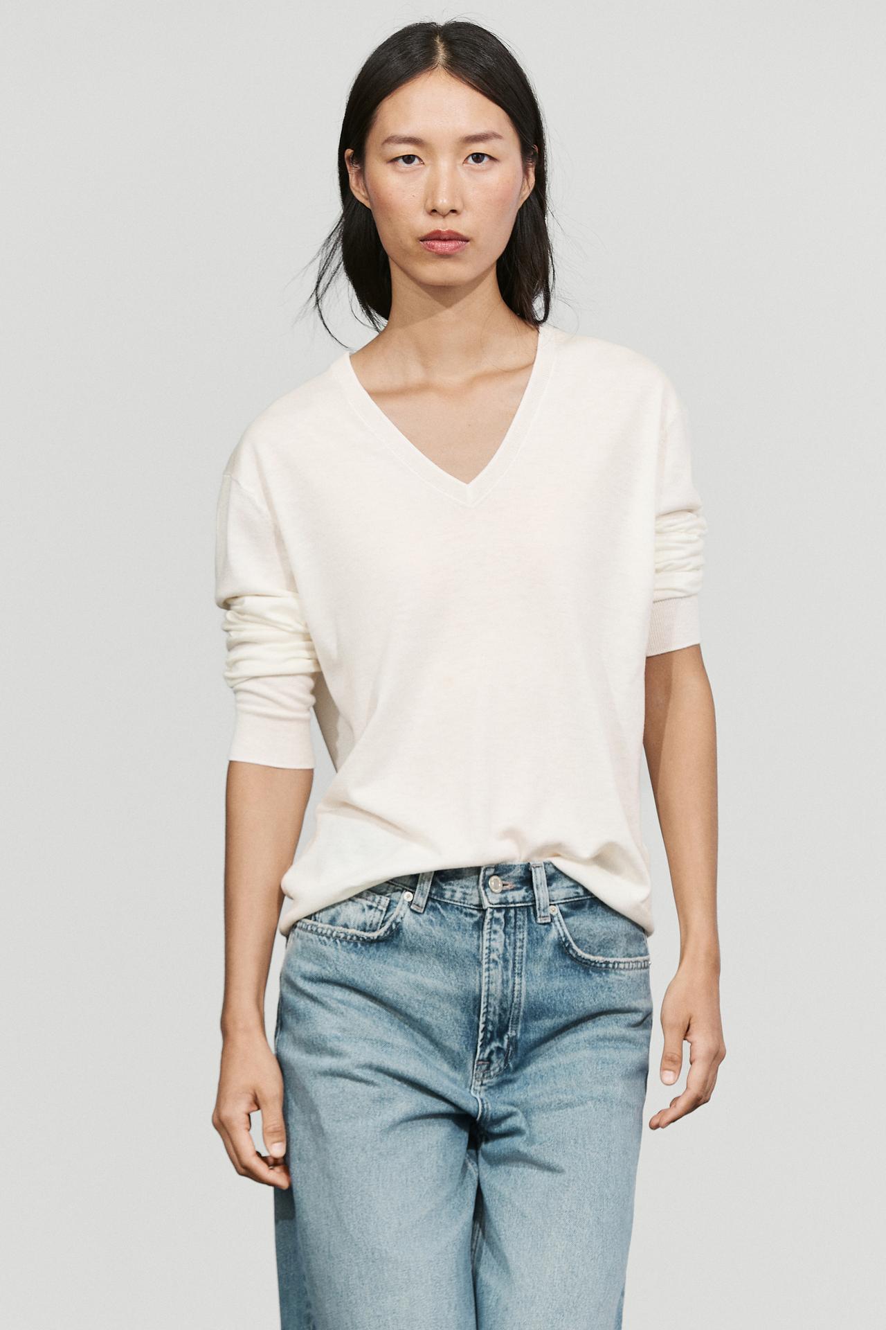 V-neck knit sweater — Ecru