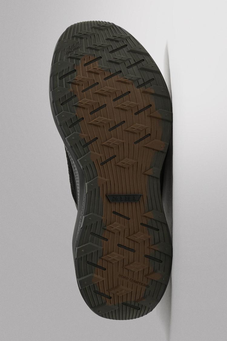TENIS RUNNING DE TRAIL SIN CORDONES 7