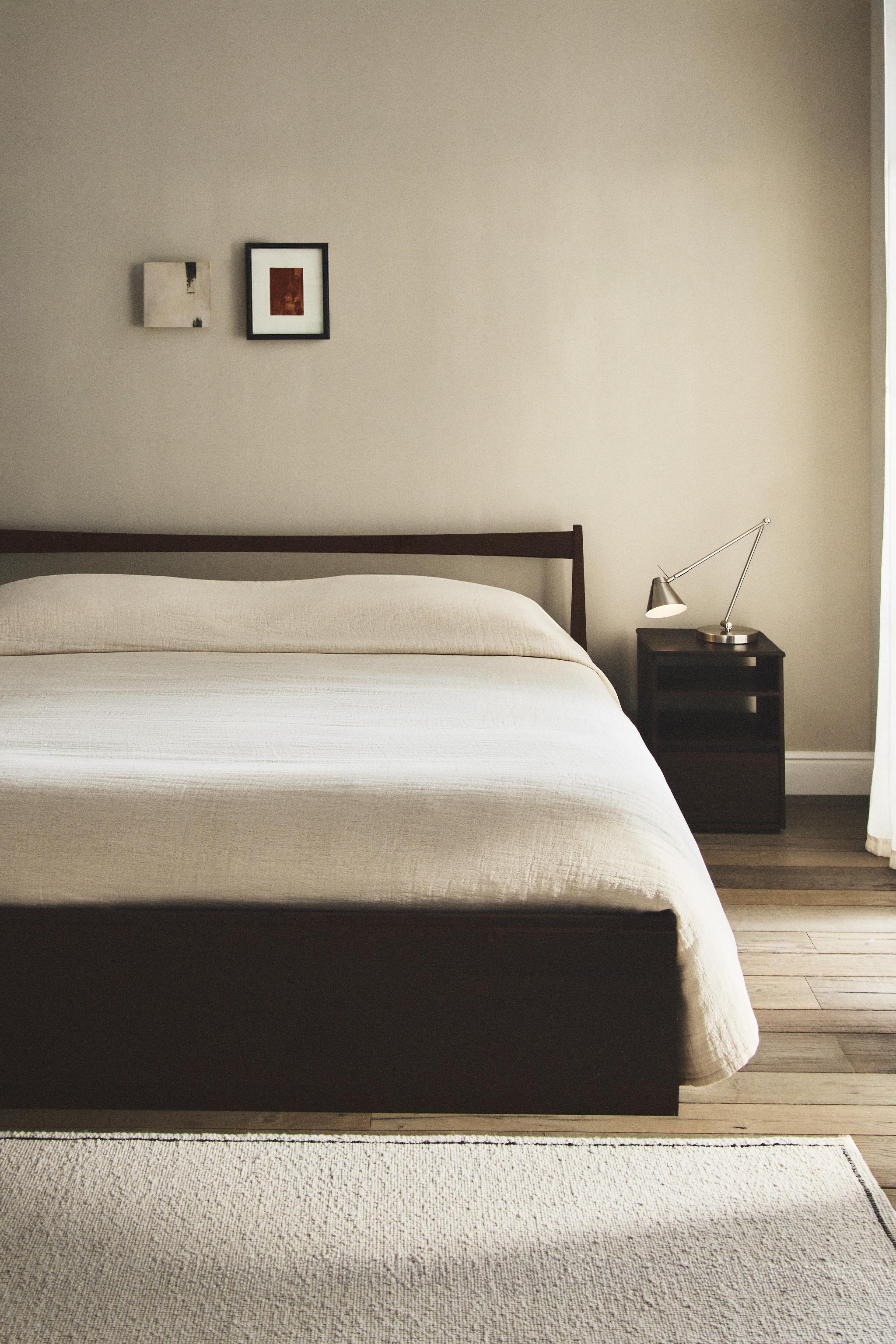 TEXTURED BEDSPREAD