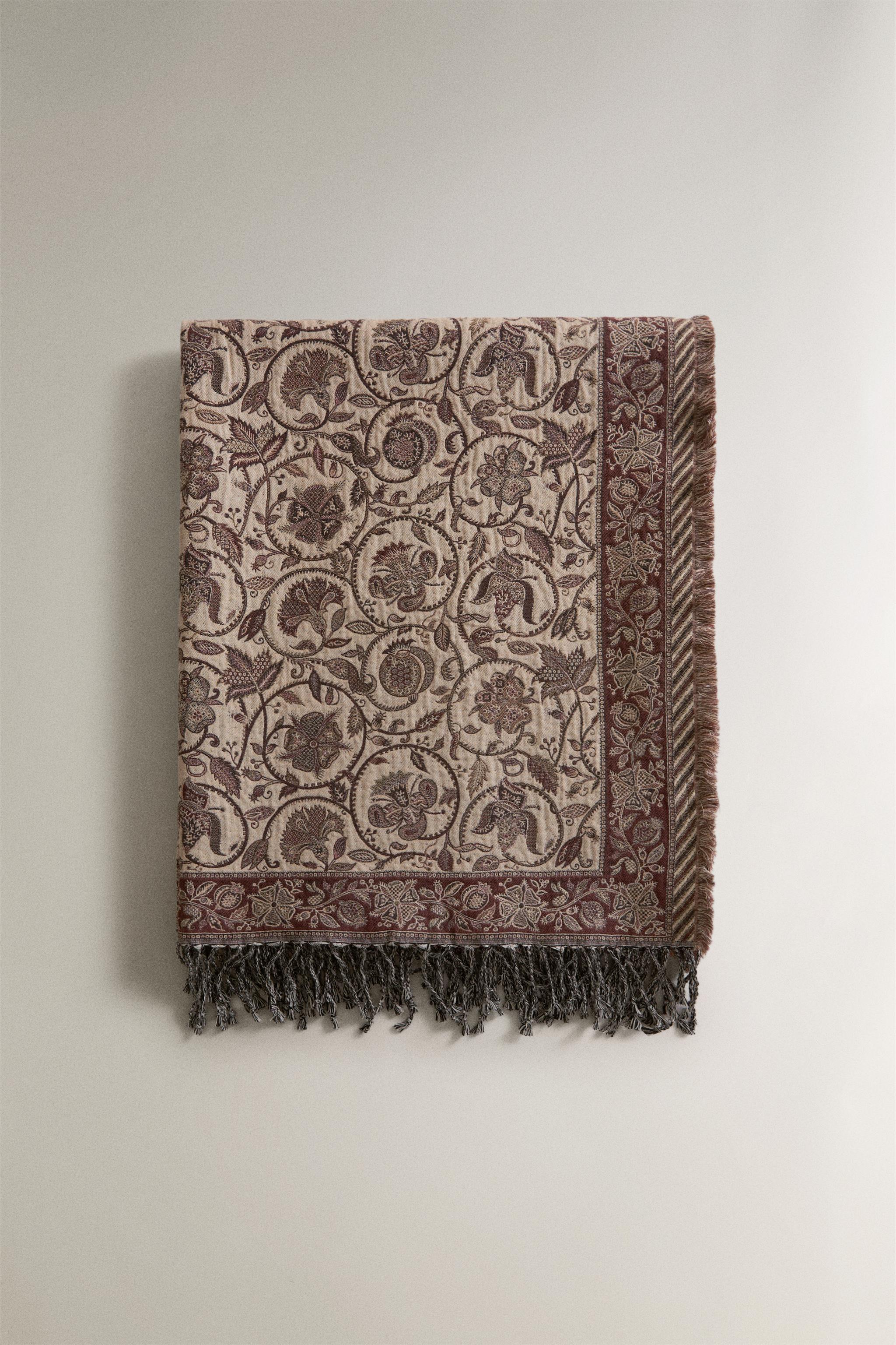 FLORAL JACQUARD BLANKET