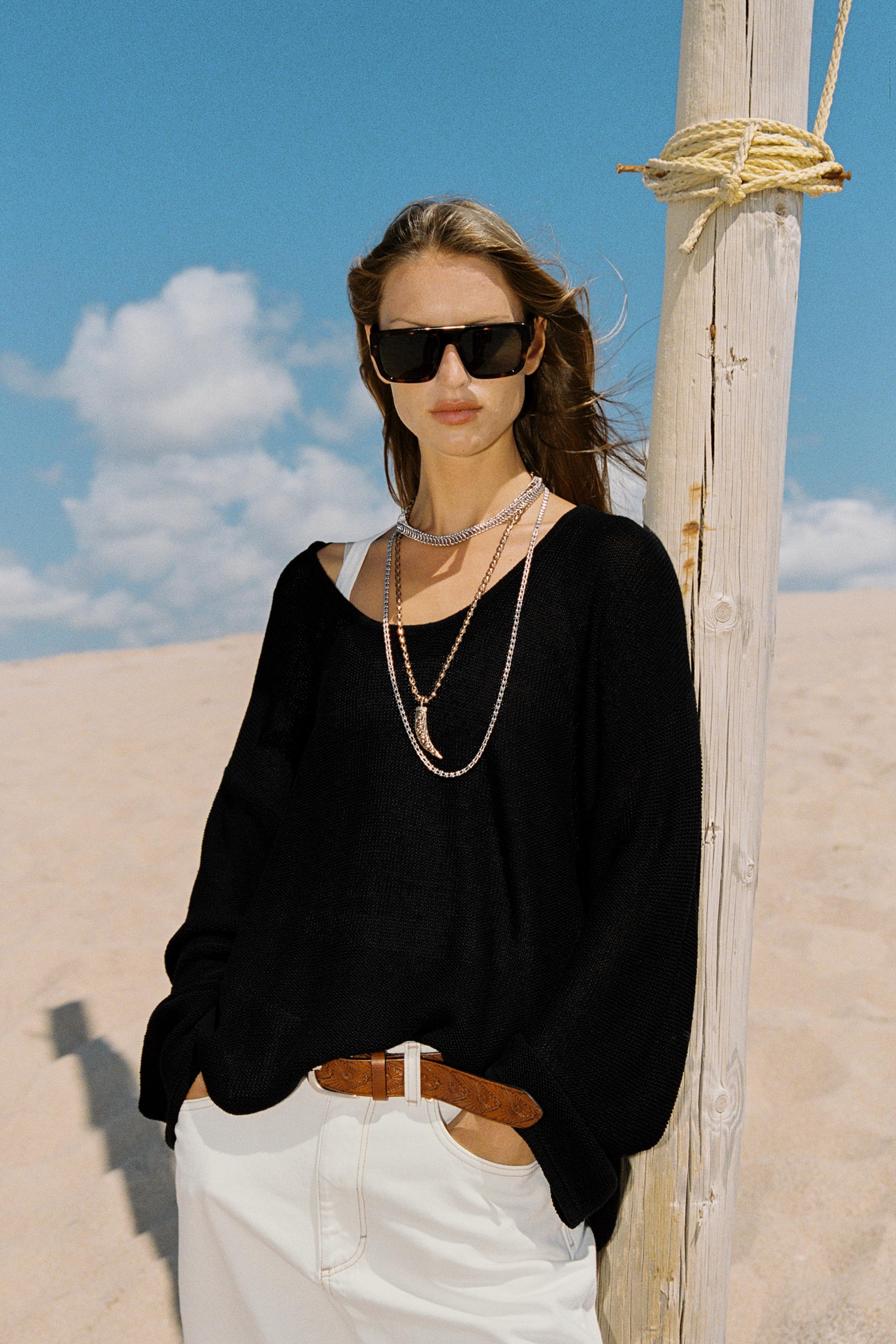 ROUND NECK KNIT SWEATER — Black