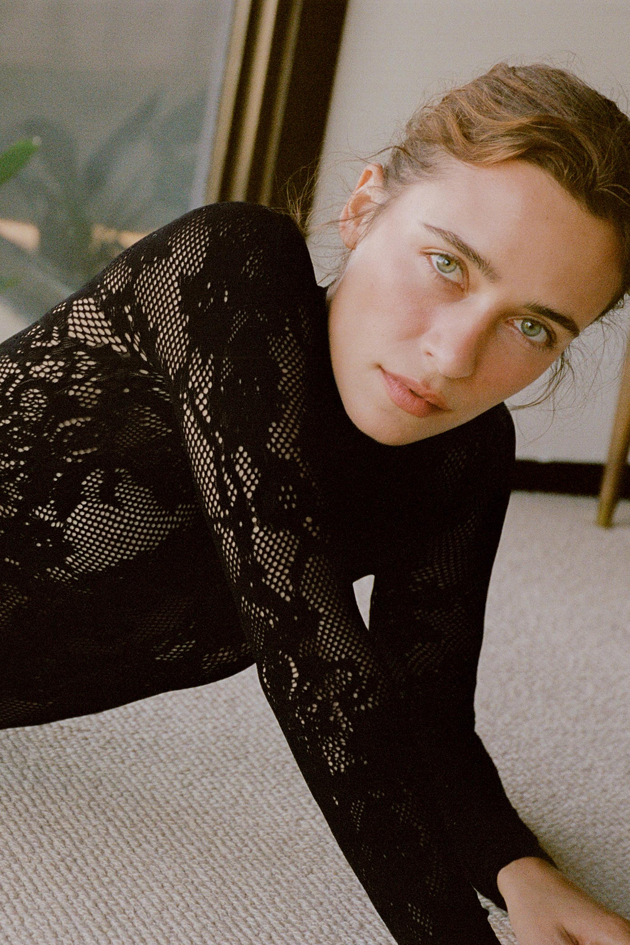 SEAMLESS LACE BODYSUIT — Black