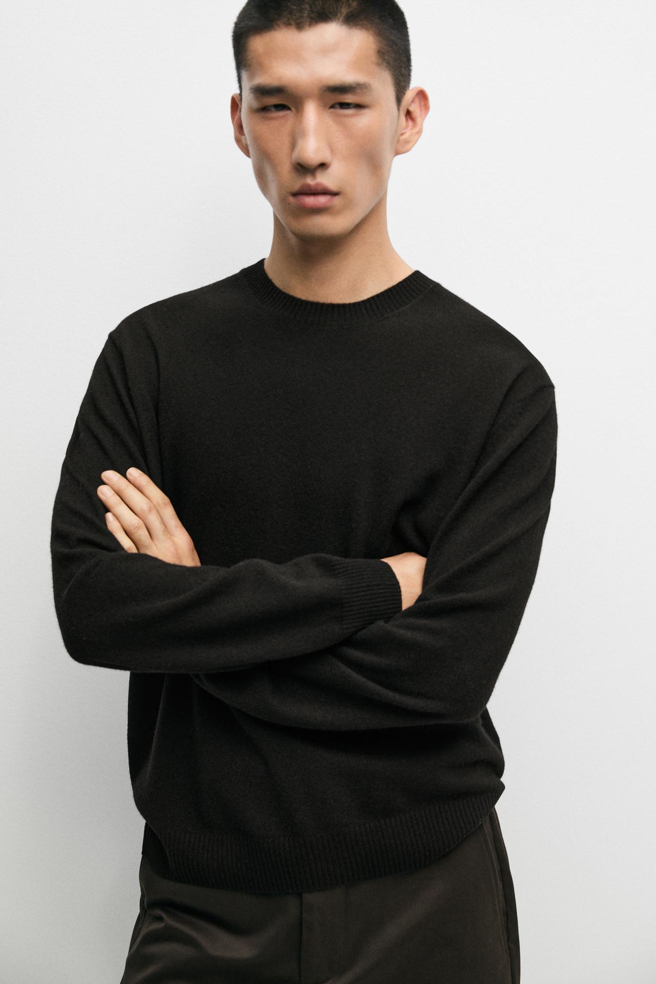 Wool blend round neck knit sweater — Black