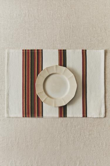 PLACEMAT WITH COLOURED STRIPES - أخضر الخاص بـ Zara
