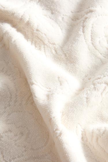 TOALLA BAÑO POMPONES JACQUARD - Crudo medio de Zara