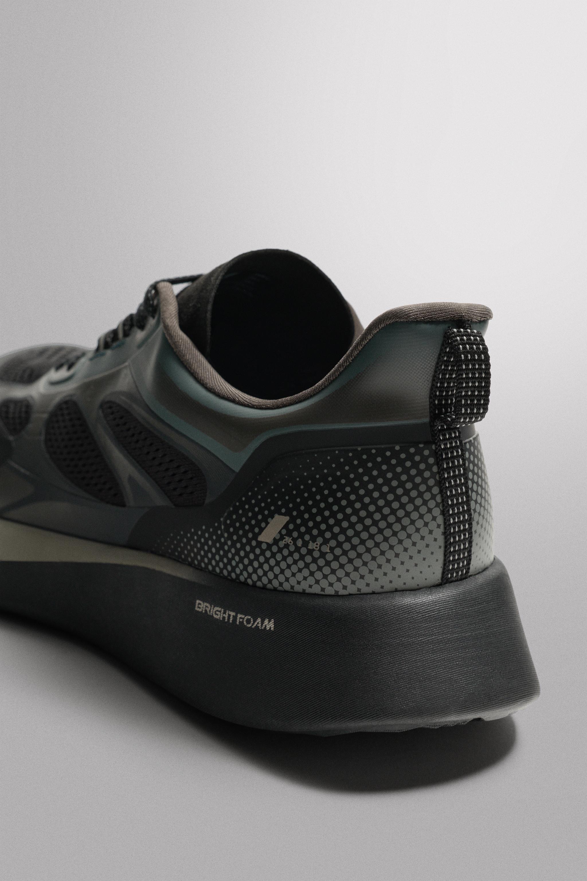 RUNNING SNEAKERS