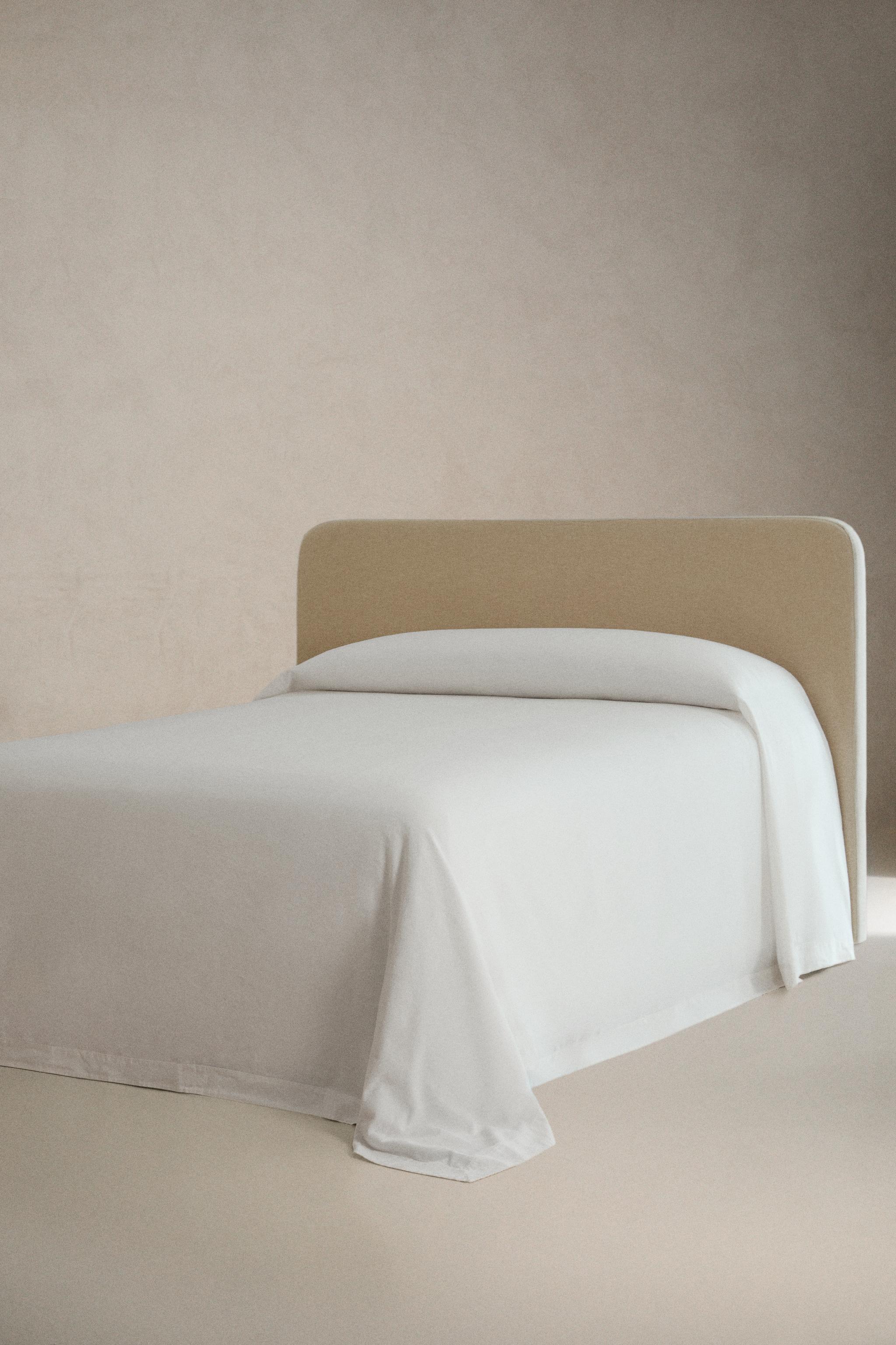 LINEN AND COTTON BEDSPREAD — Oyster-white