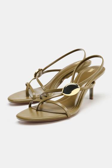 SANDALES À TALONS BRIDES ET PIÈCE MÉTALLIQUE - Vert kaki de Zara - Image 2