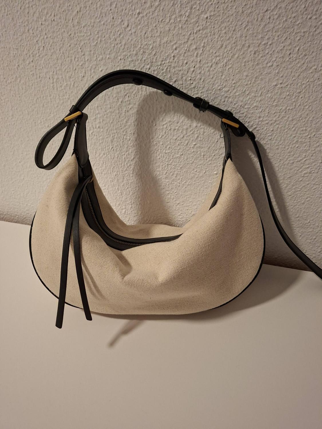OVAL CROSSBODY BAG - Image 4