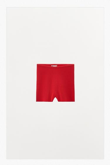 RIBSTRIKKEDE SHORTS - rød fra Zara