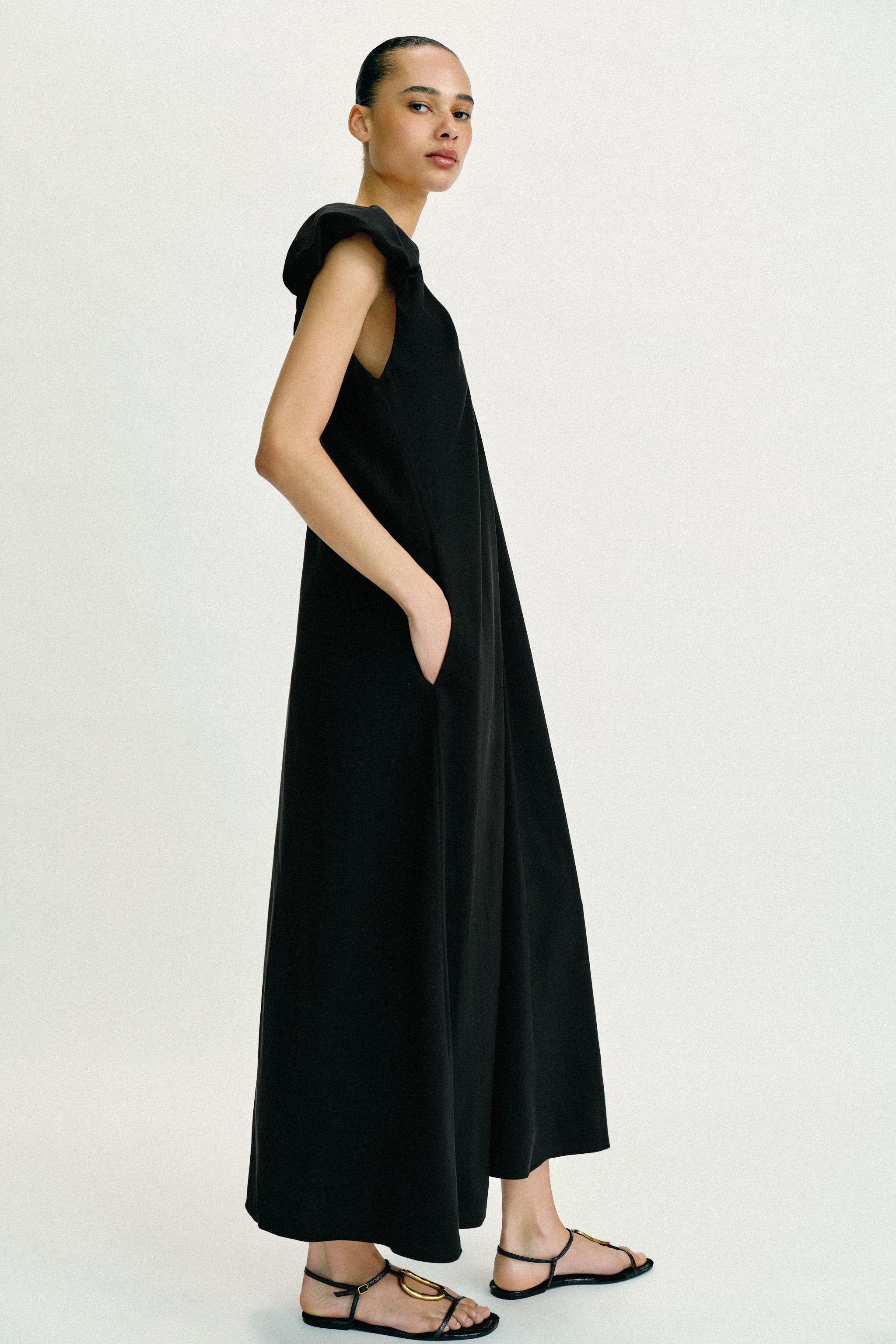 ROBE LONGUE À MANCHES BOUFFANTES