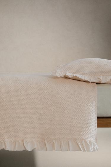 KIDS’ MINI WAFFLE TEXTURE BEDSPREAD WITH RUFFLE TRIM - Pink by Zara - Image 2