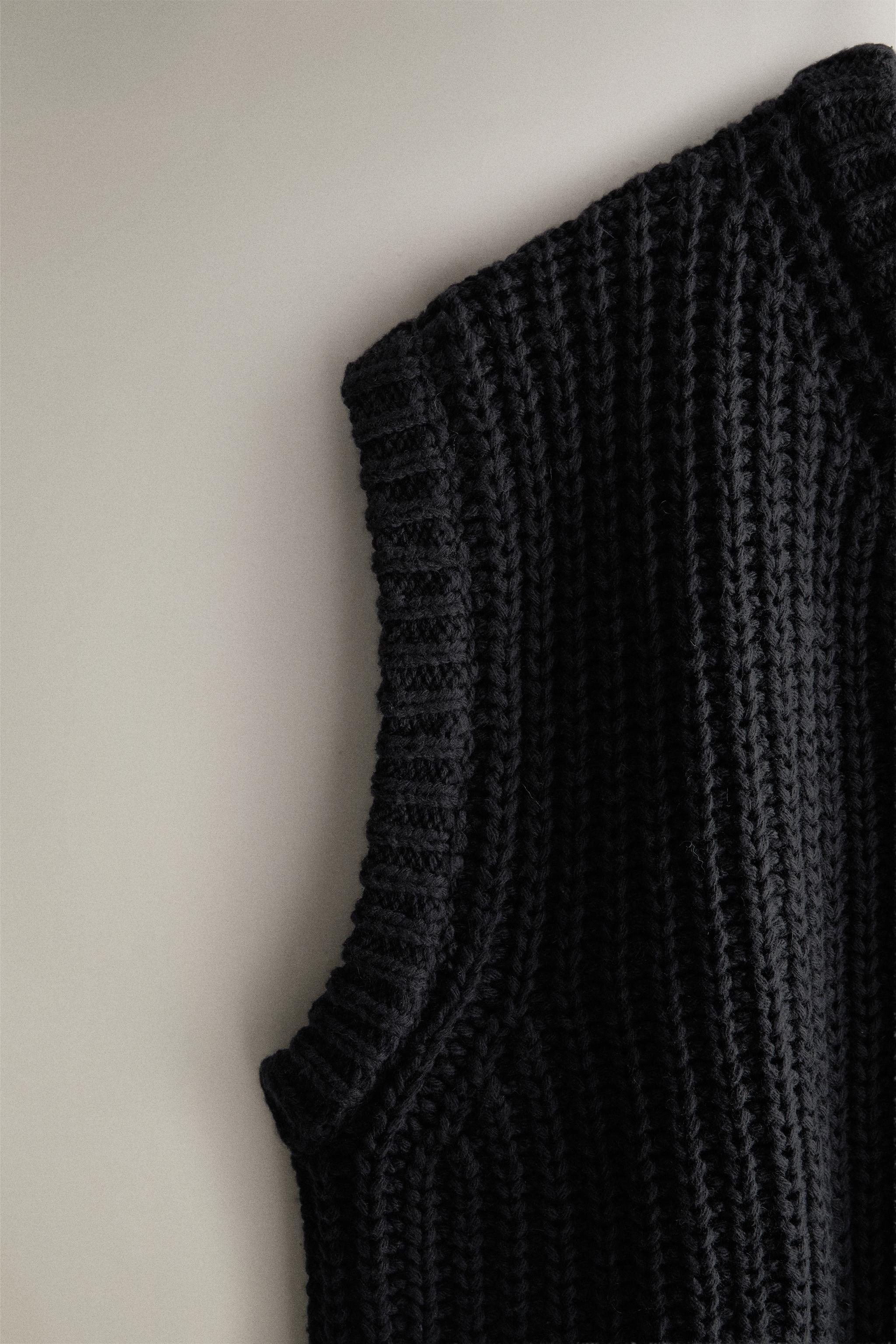 VESTE SANS MANCHES EN MAILLE