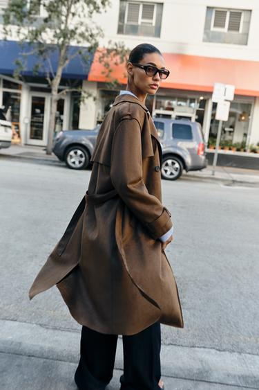 TRENCH LONG EFFET DAIM AVEC CEINTURE - Marron de Zara - Image 2